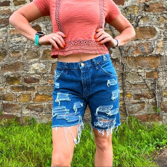Vintage Wrangler cutoff Jean shorts fray hem distressed festival boho - Picture 1 of 9